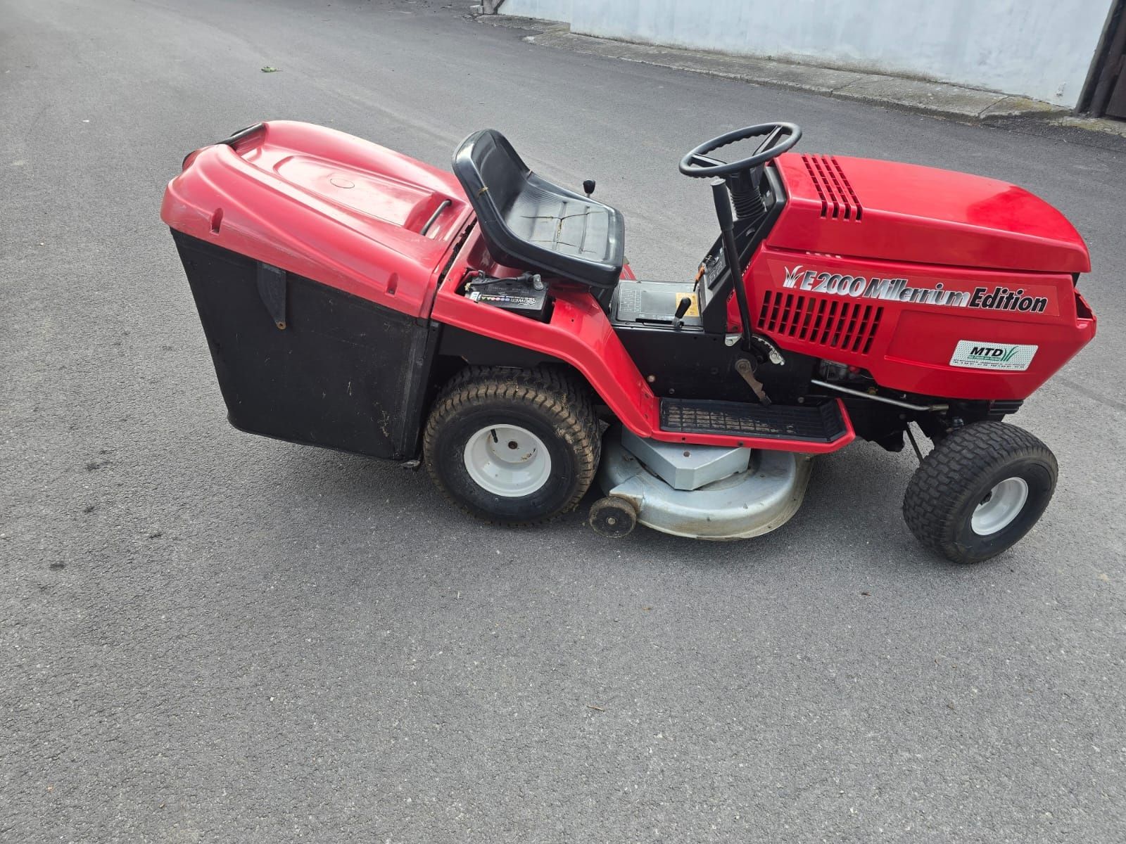 Traktorek Ogrodniczy Ogrodowy Kosiarka MTD E2000 20 Hp kosz