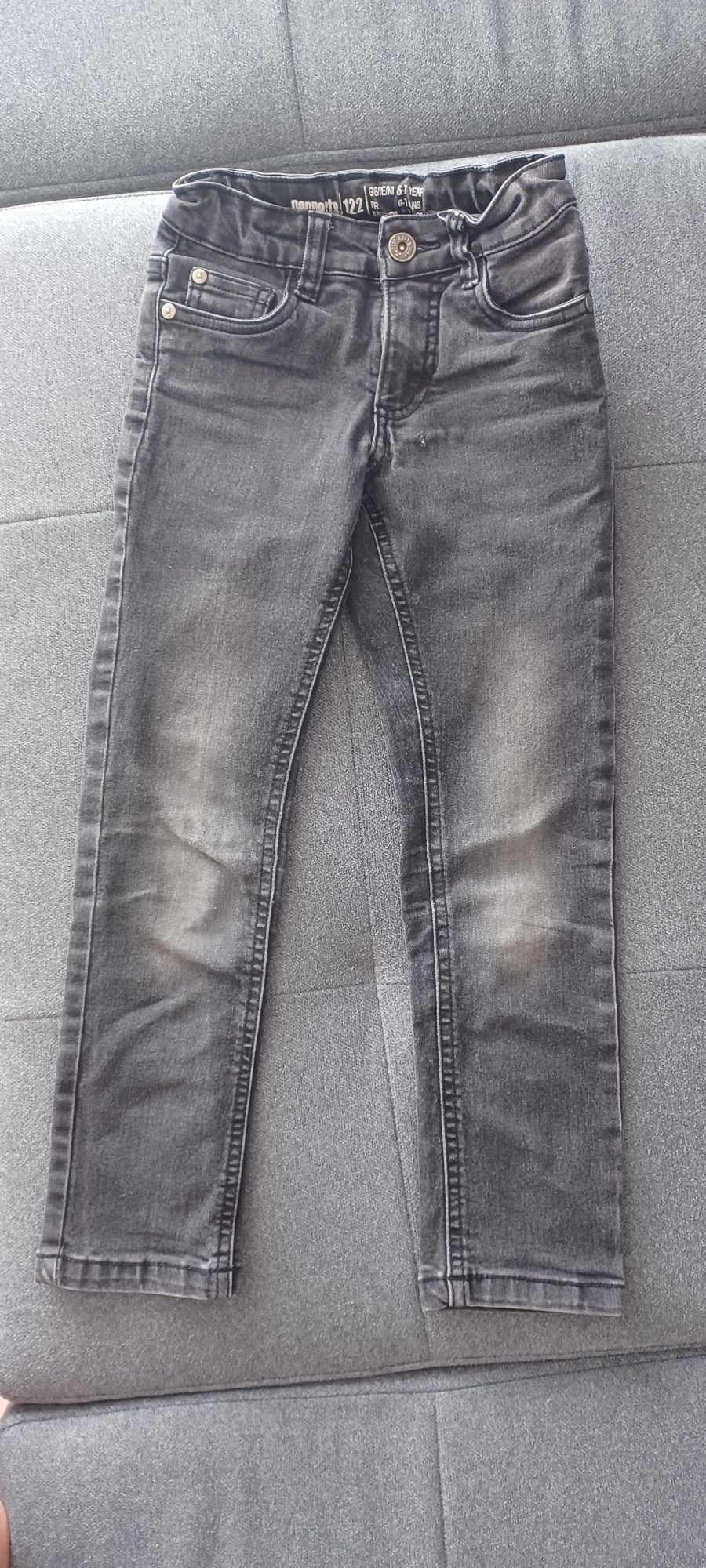 Spodnie jeans r. 122