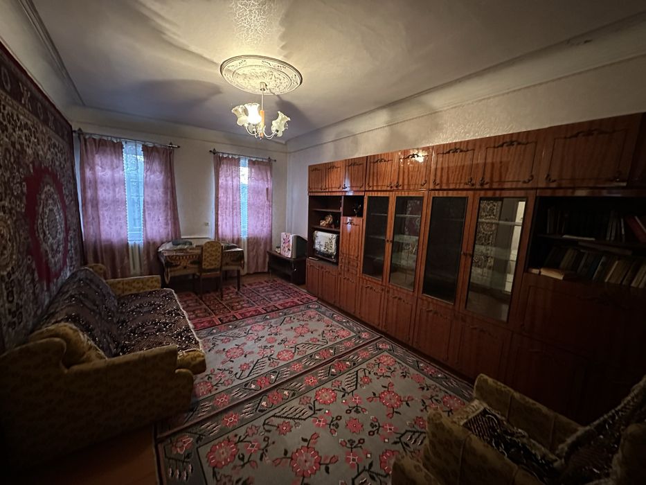 будинок з земельною ділянкою