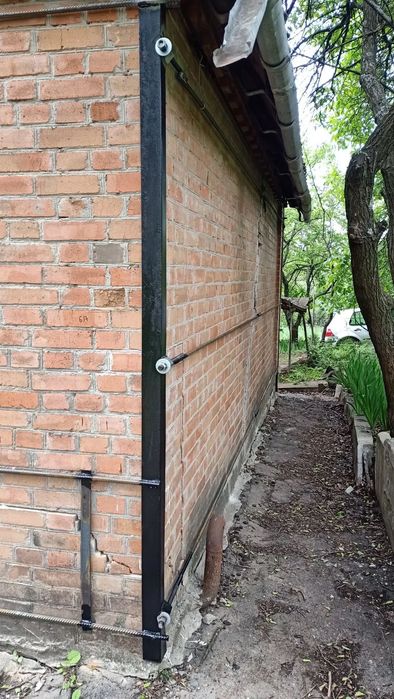 Стягування будинків . Ремонт будівель з тріщинами.