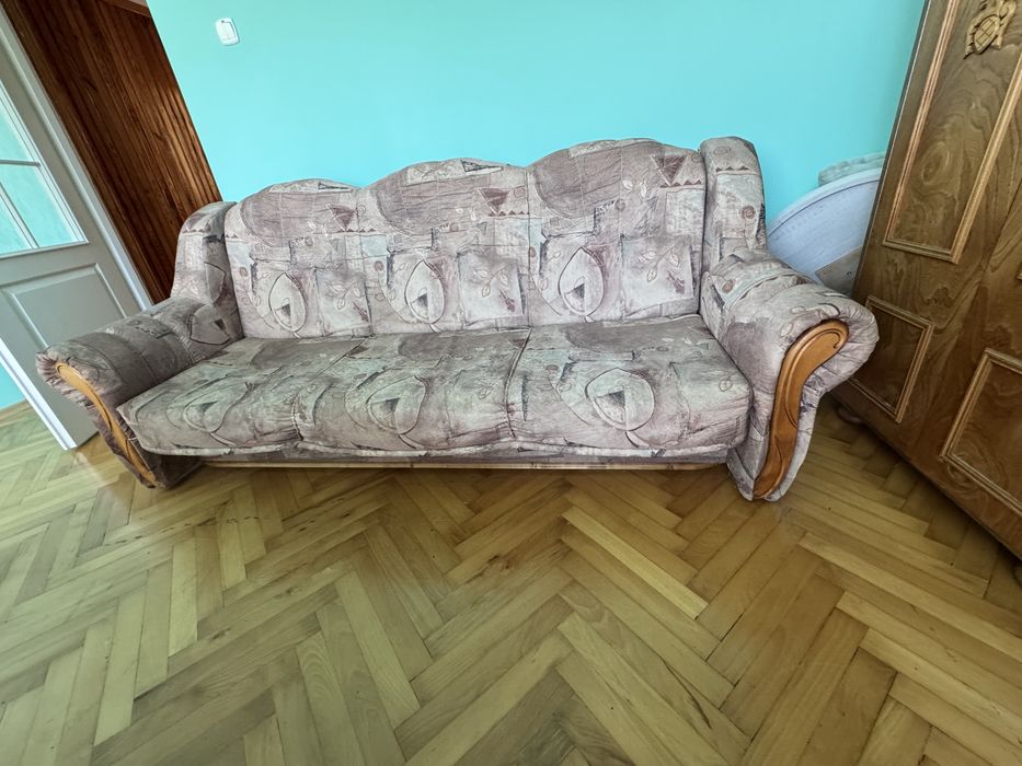 Stolik rozokladany +6 krzeeseł i sofa