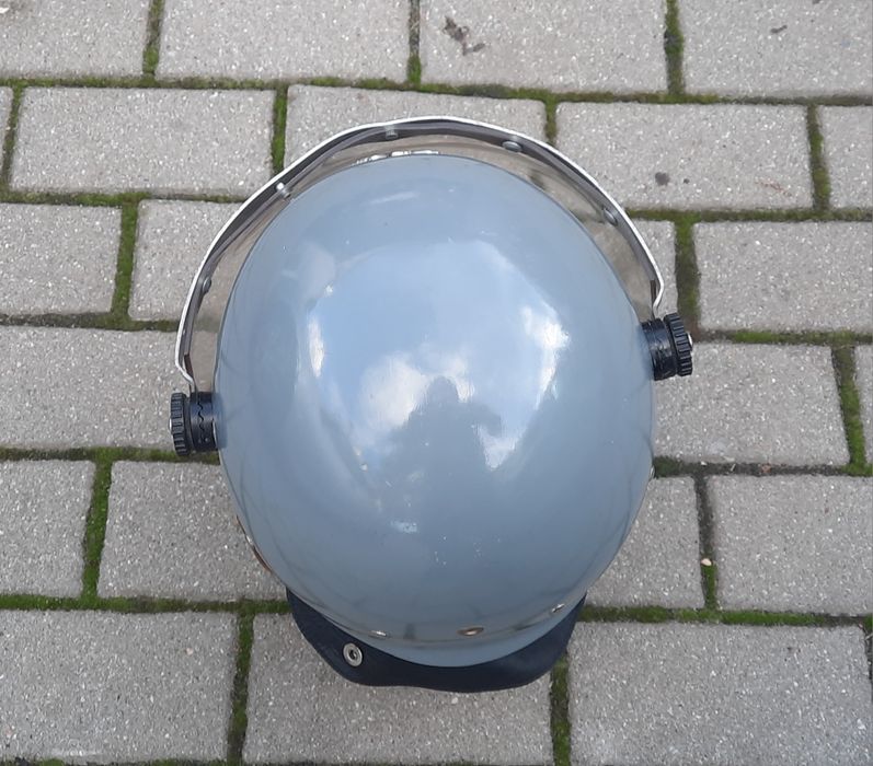 Kask milicyjny kask z przyłbicą milicjant zomo mo prl milicja kask