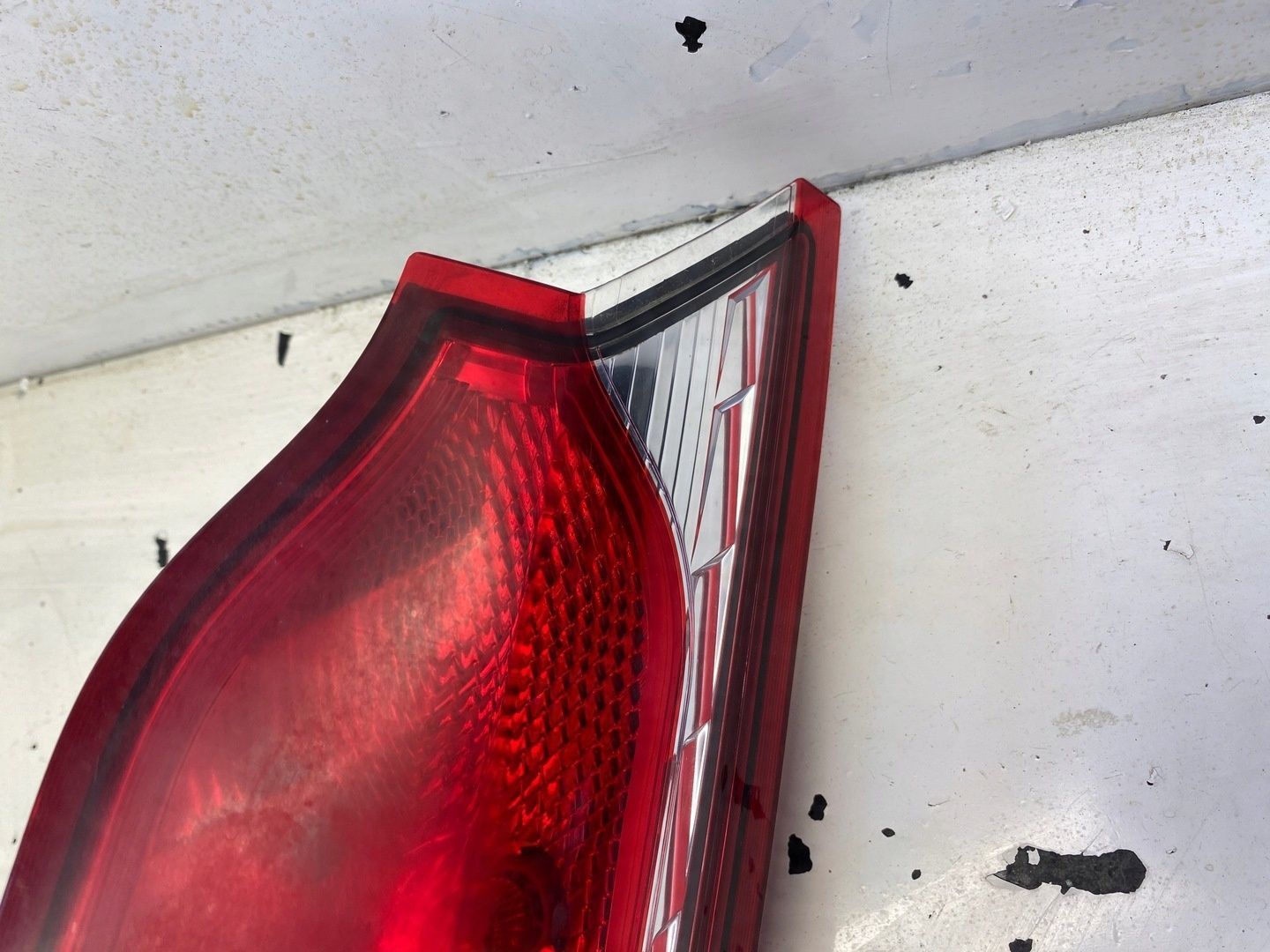 FORD TRANSIT CONNECT LAMPA PRAWY TYŁ DT11-13404-AB