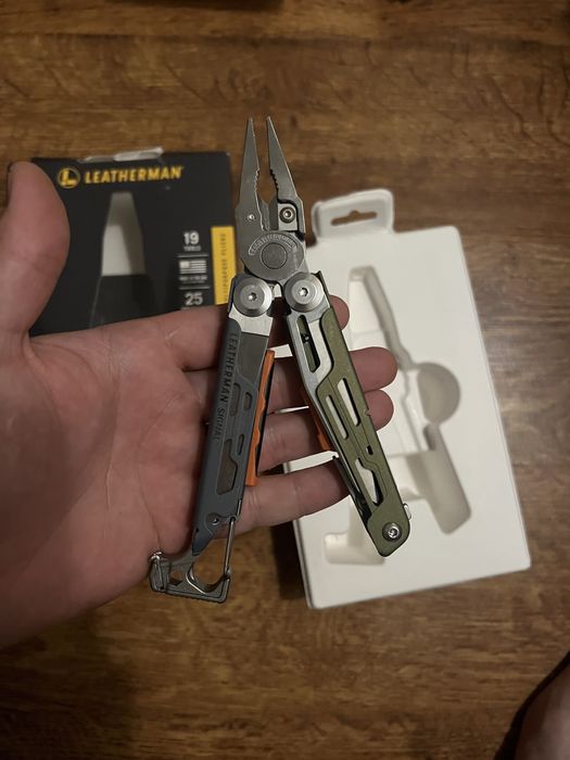 Новий Leatherman Signal мультитул ніж