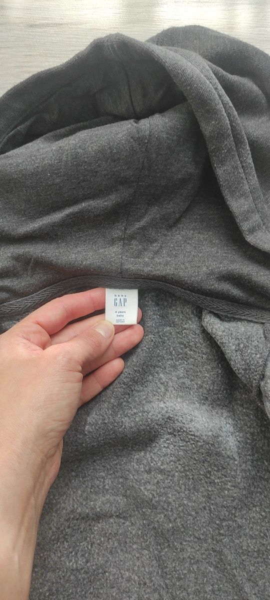 Продам утеплений костюм фірми Gap, розмір 104