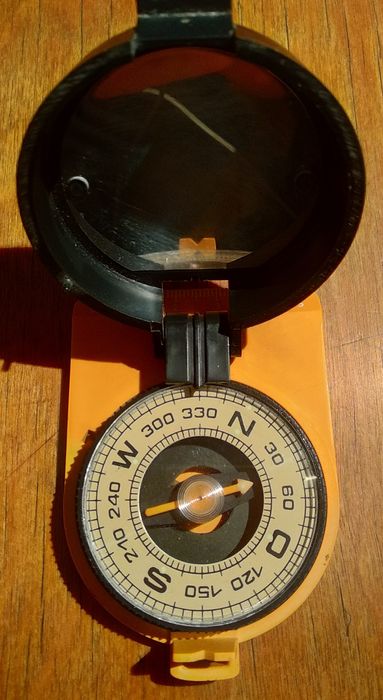 Компас Азимут навигатор карта туризм