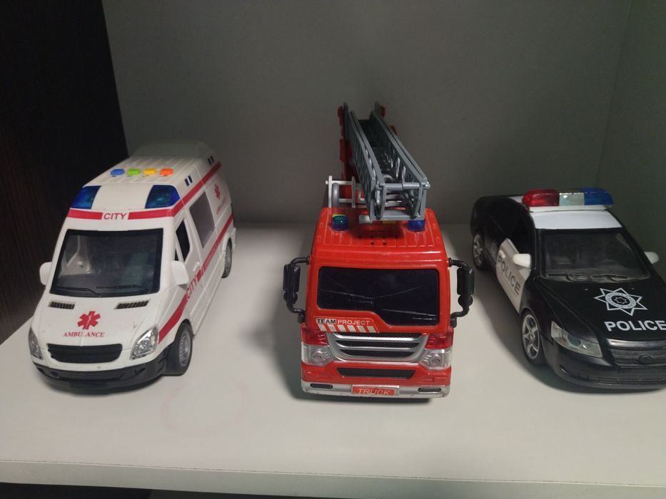 Поліцейська, пожежна, швидка машини