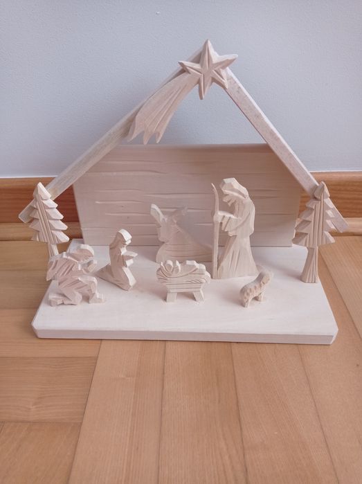 Drewniana szopka bożonarodzeniowa ręcznie robiona