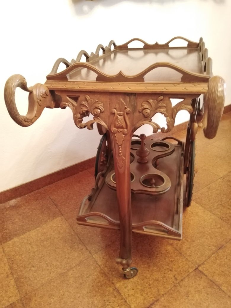 67Carrinho de Chá /Bar em Madeira de Nogueira