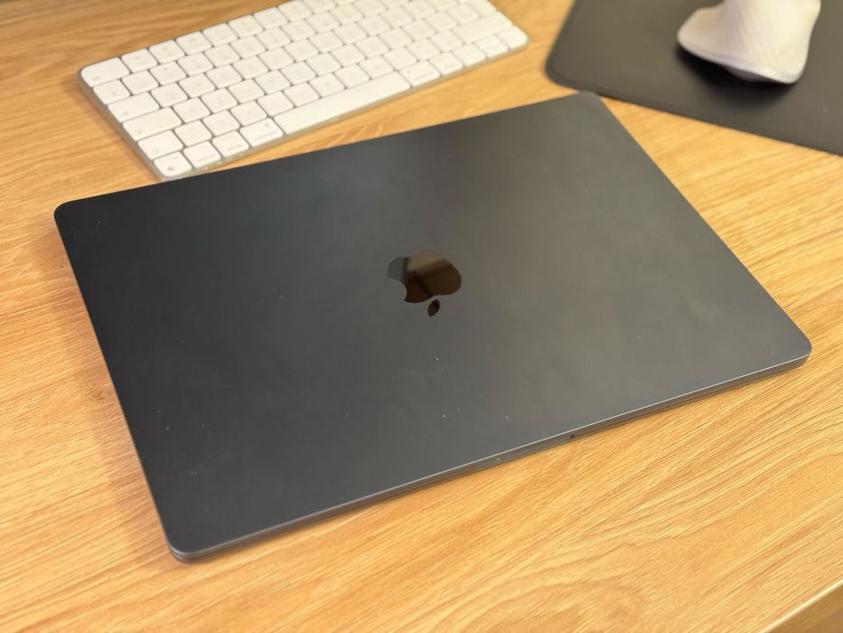Apple MacBook Air 15” M2 2023 – 8GB / 256GB – Północ – 10/10 Idealny