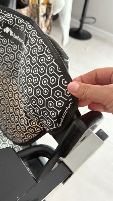 Bebeconfort Timba z wkładką krzesełko do karmienia | Black Geometric