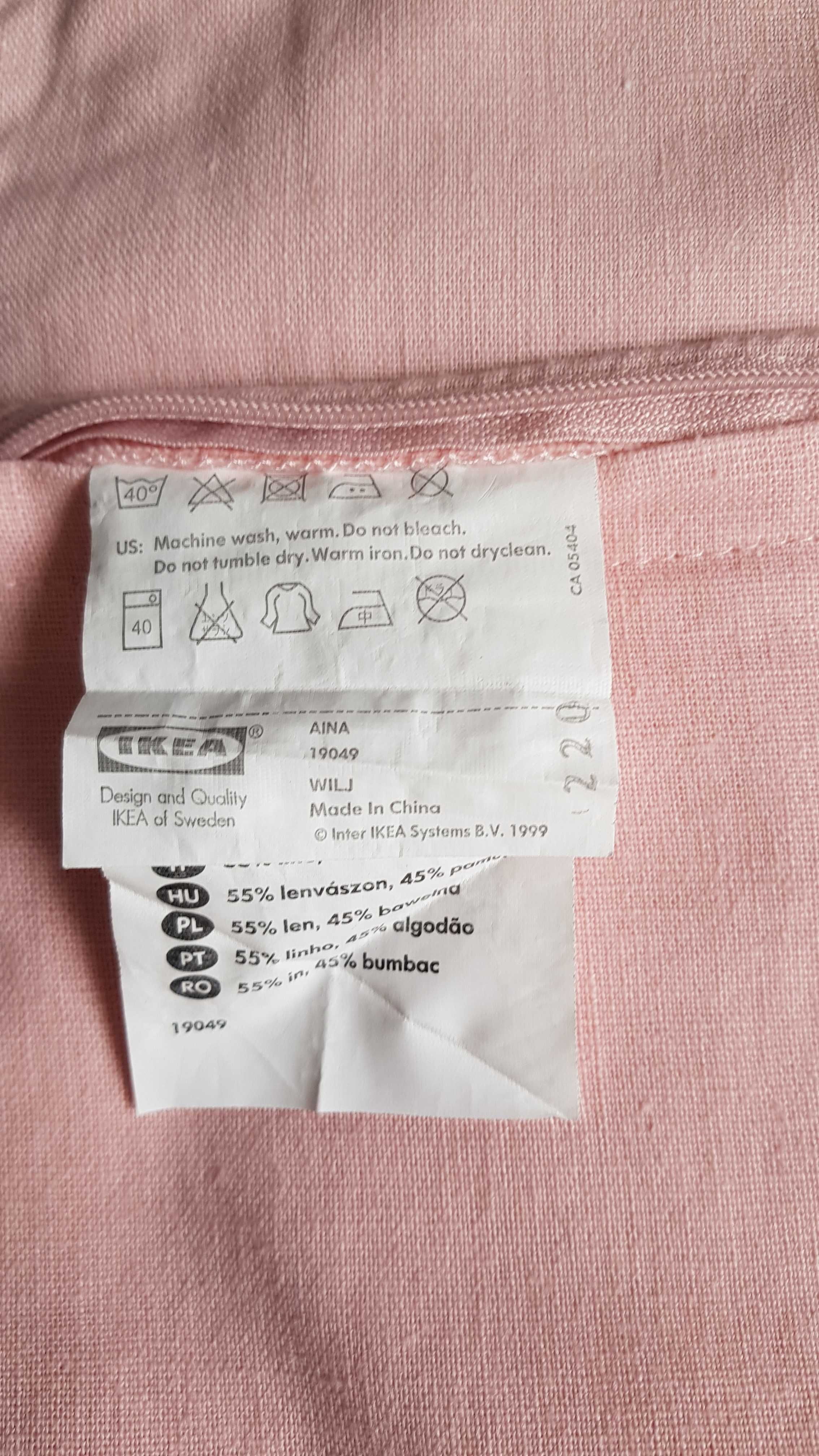 Dwie różowe poszewki na poduszki Ikea