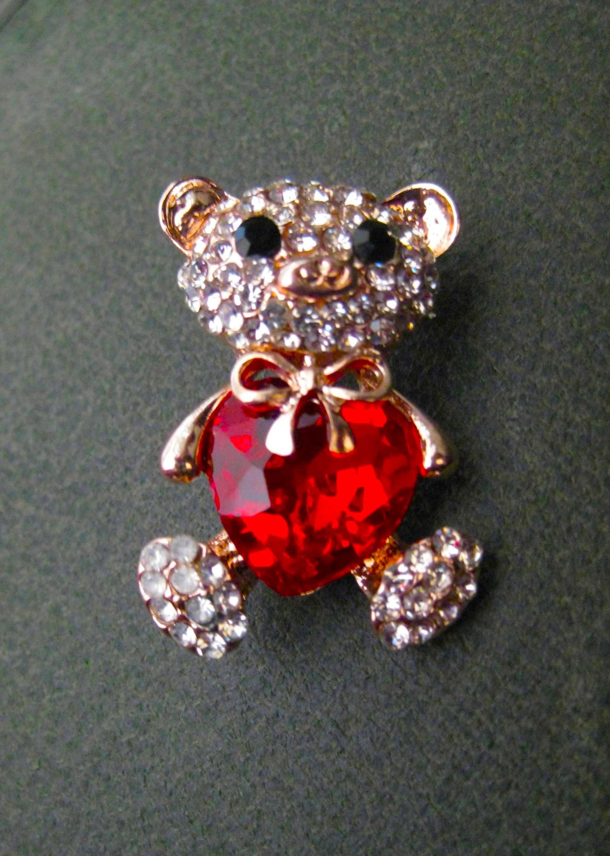 Alfinete / Broche / Pregadeira Urso c/ Coração NOVO