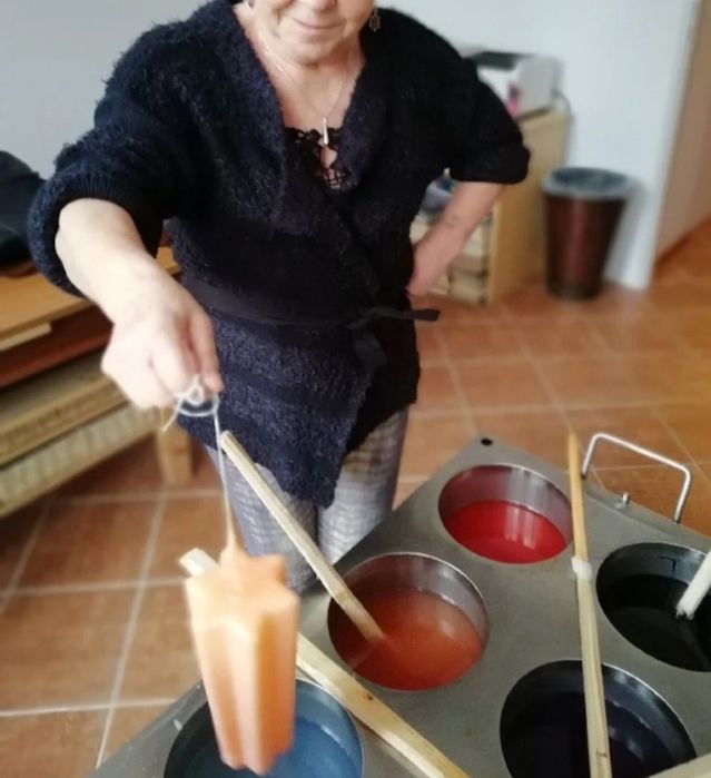 Wytapialnik parafiny. Urządzenie slużące wykonywaniu kolorowych świec.