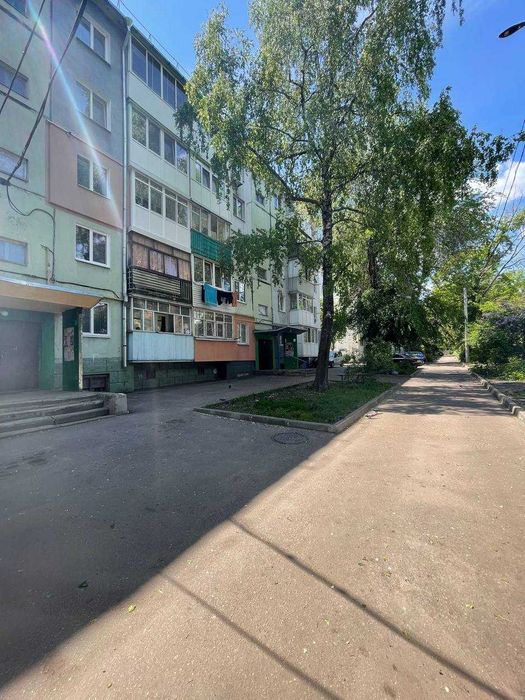 Простора 4-кімнатна квартира біля АТБ на Бєляєва -  ПІД РЕМОНТ!