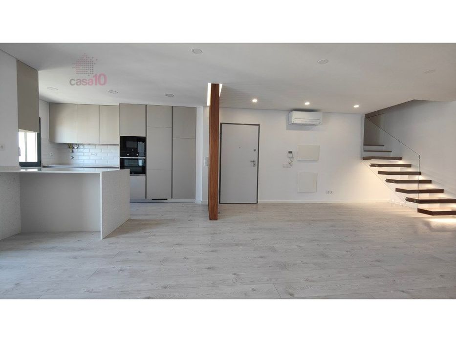 Vende-se T4 Duplex em empreendimento novo, em Alcochete