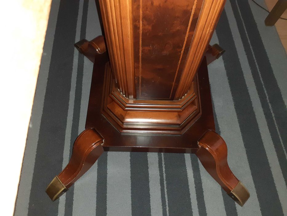 Móvel de Sala e Mesa em Nogueira