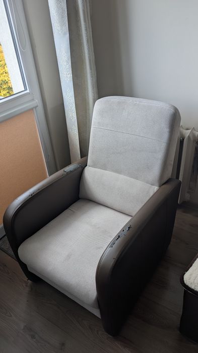 Fotele w dobrym stanie !!!