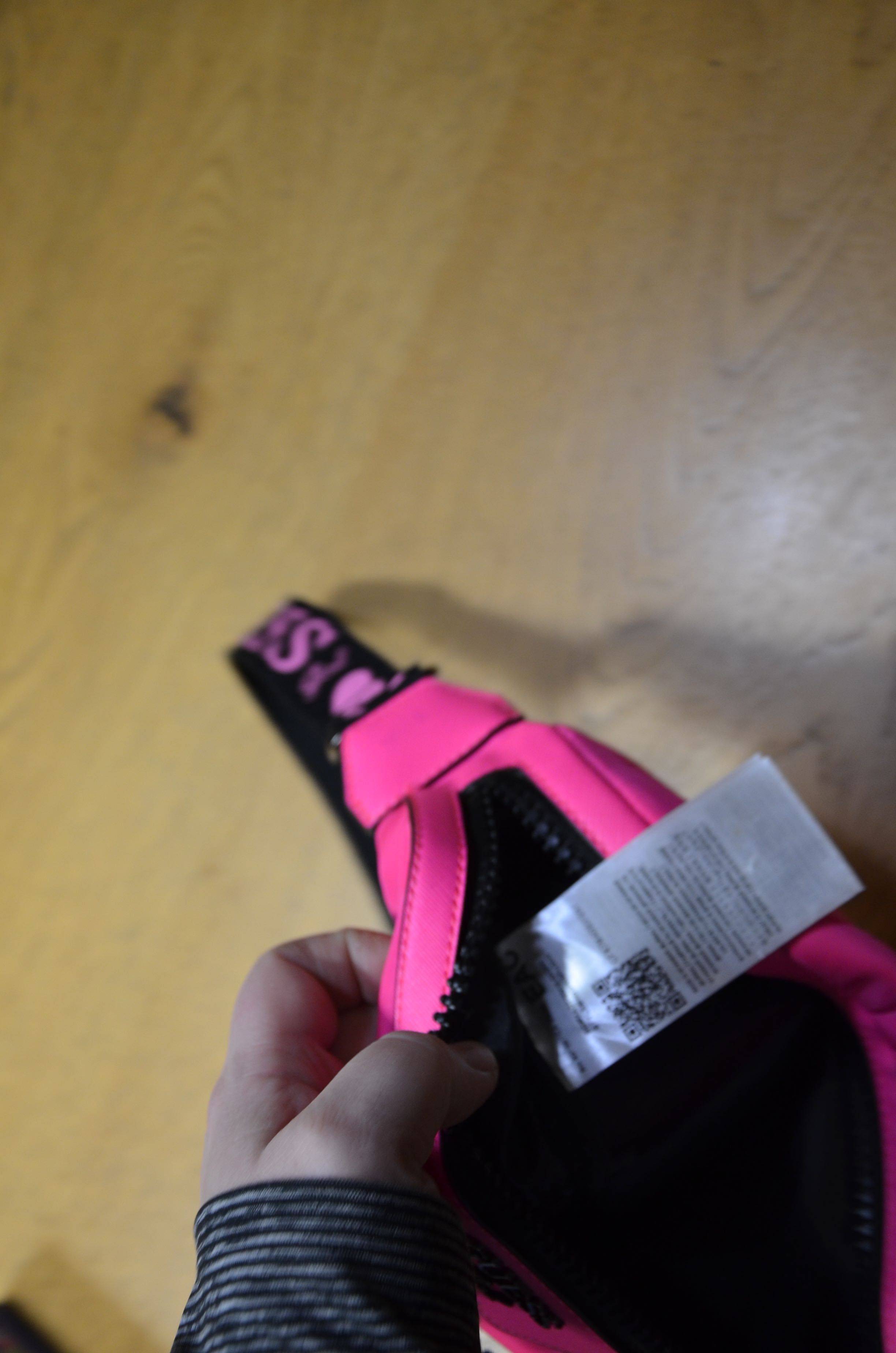 Torebka nerka Guess fluoro