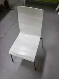 Cadeiras usadas brancas