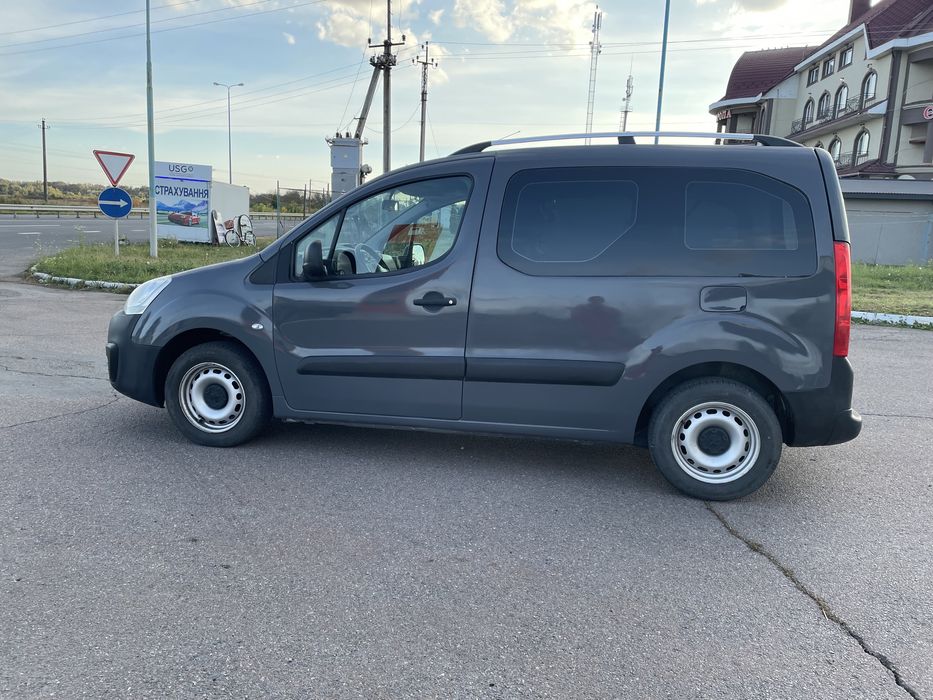 ч Peugeot Partner 2017 року випуску пасажир