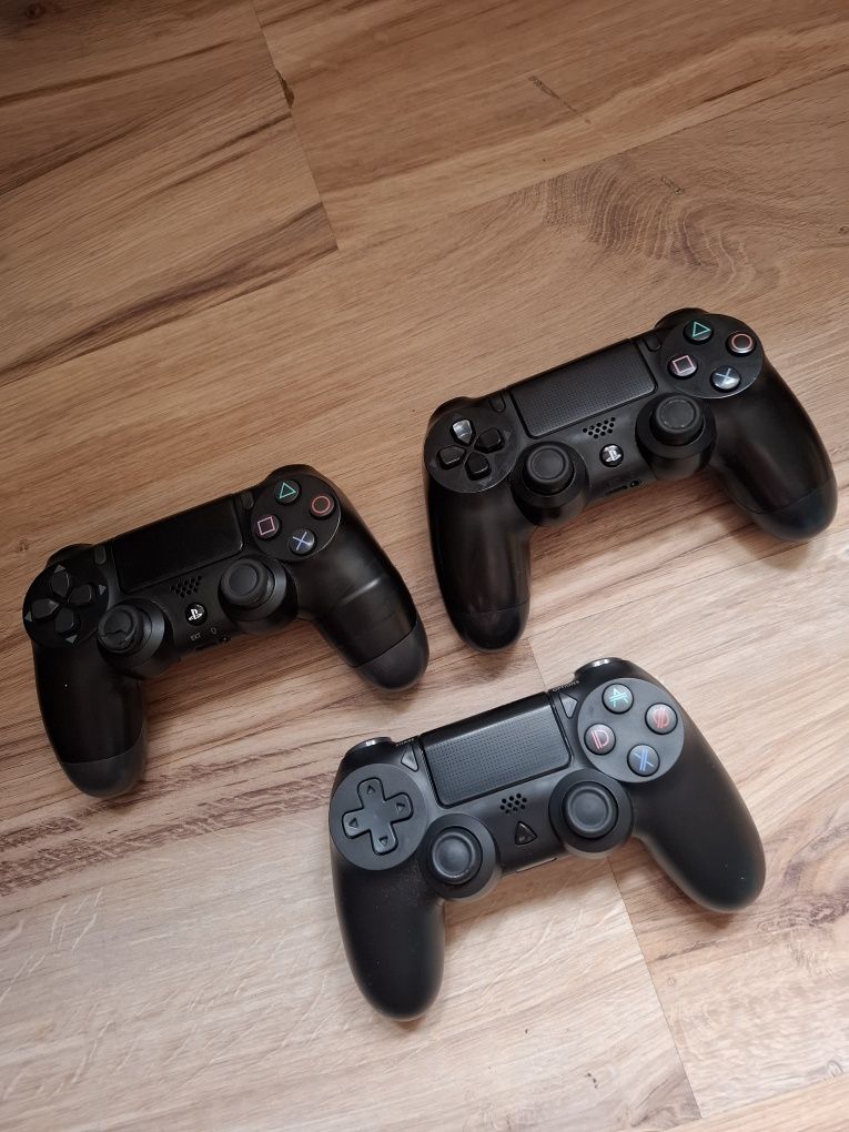 Sprzedam PS4 PRO 1TB