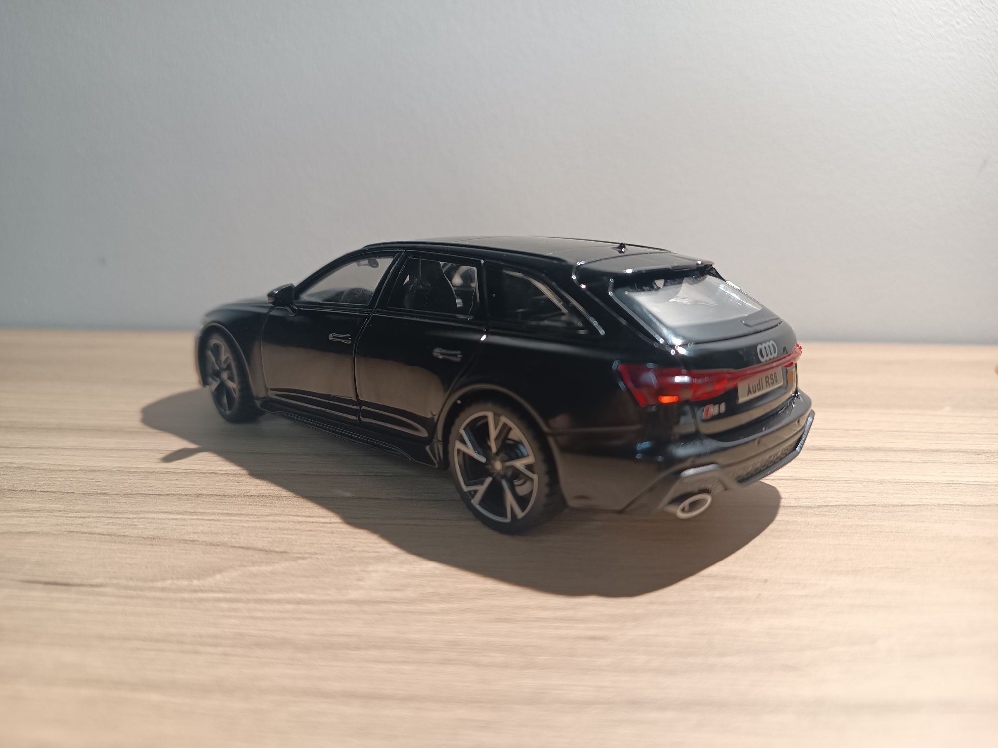 Model Audi RS 6 1:32