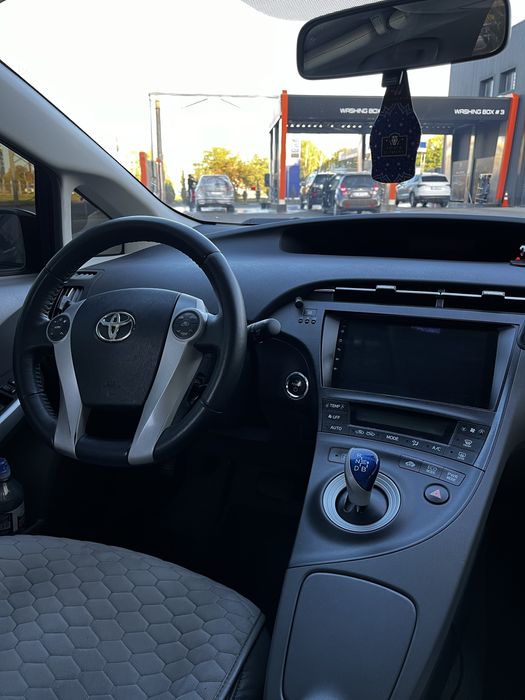 Toyota prius 1.8 гібрид