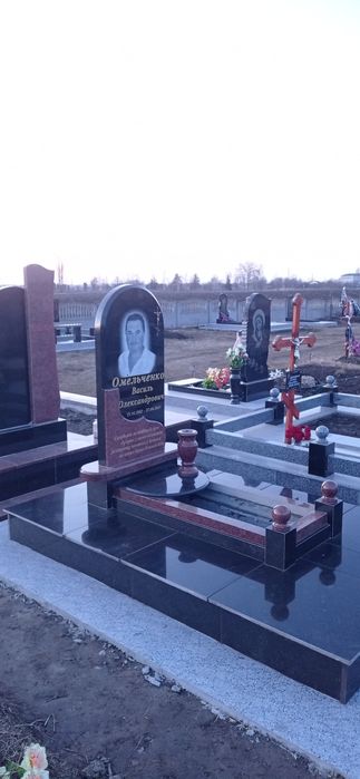 Пам'ятники, вироби з граніту.Ввесь спектр послуг Під ключ.