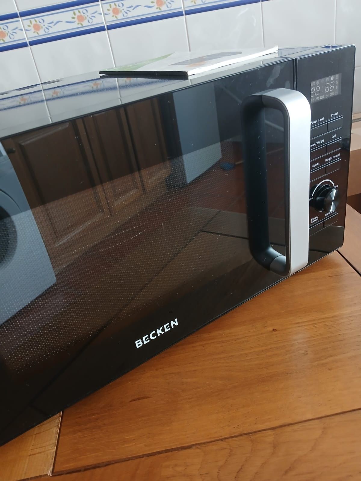 Microondas Becken BMW 4477 30L novo