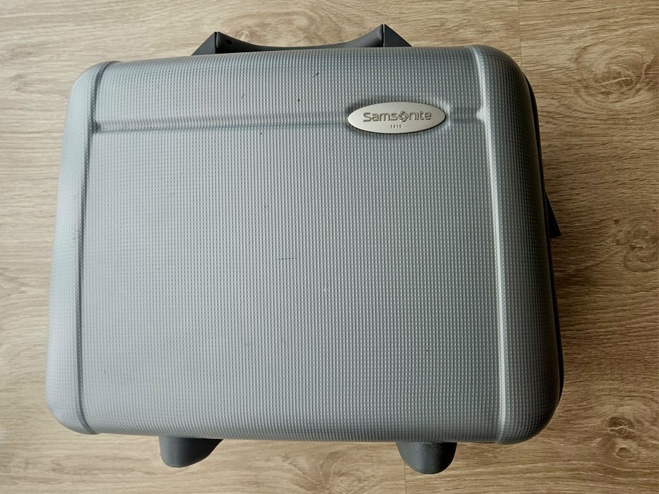 Samsonite Cruisair II, Estojo de cosméticos