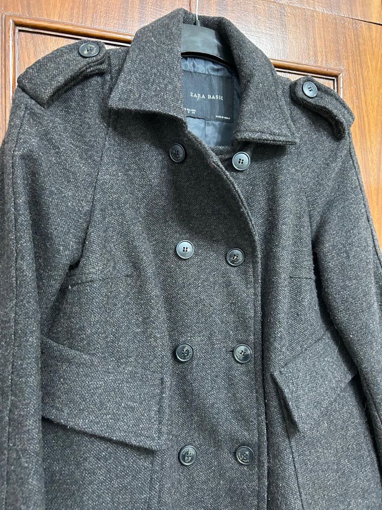 Casaco muito quentinho da Zara. Como novo. Só 15€