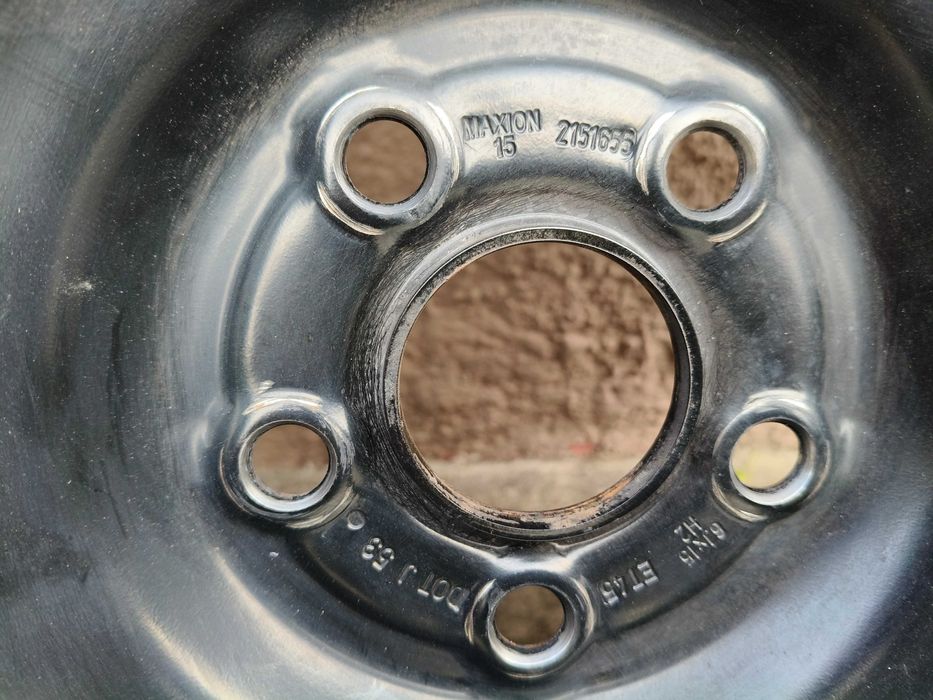 Koła zimowe Toyota Yaris z czujnikami kołpaki