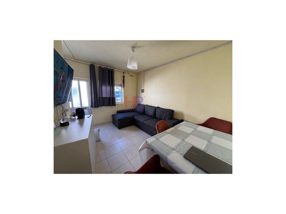 Vende-Se Moradia T2 Em Dois Pisos.