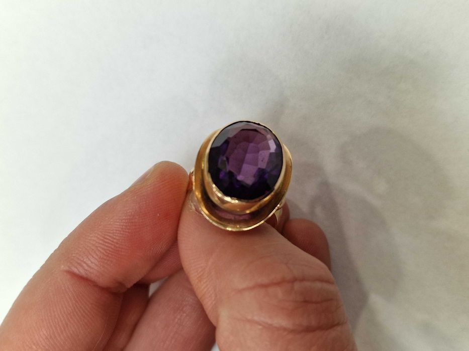 Złoty pierścionek/ ~ 750/ 7.10 gram/ R13/ Ametyst/ praca ręczna