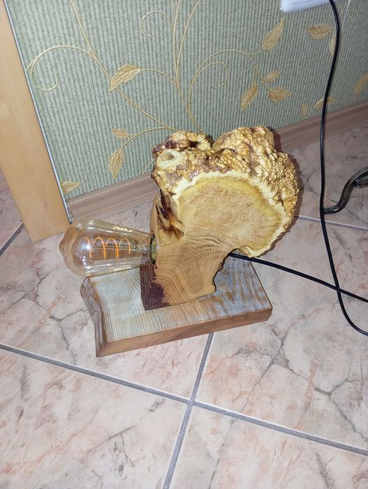 Lampka z drewna akacji z czeczotą