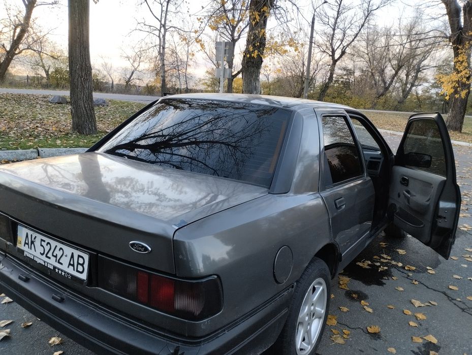 Ford Sierra 2.0 DOHC 1992 ГАЗ/БЕНЗИН