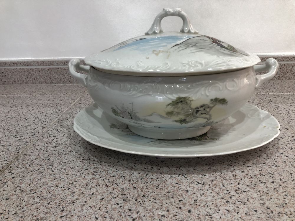 Terrina em porcelana portuguesa