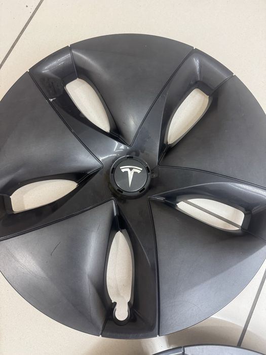 Продам оригінальні ковпаки Tesla Model 3 (R18), дорестайлінг