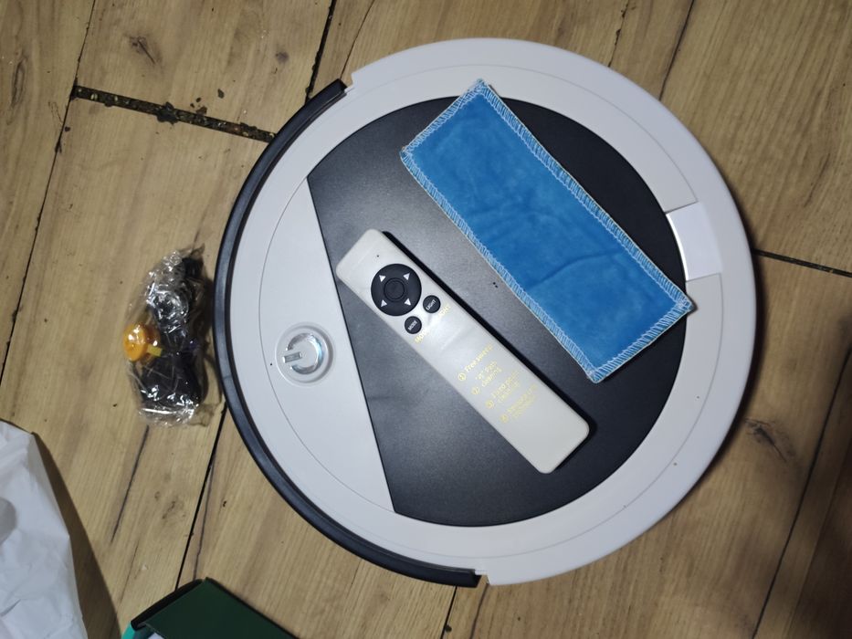 Inteligentny robot odkurzacz sprzątający mopujacy 2 w 1