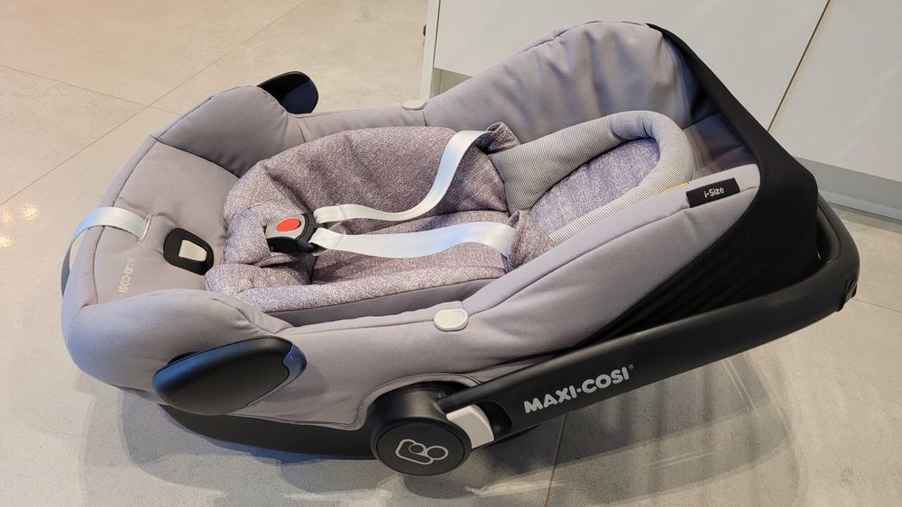 Maxi-Cosi Zestaw 3w1, baza Isofix + dwa foteliki 0-4 lat
