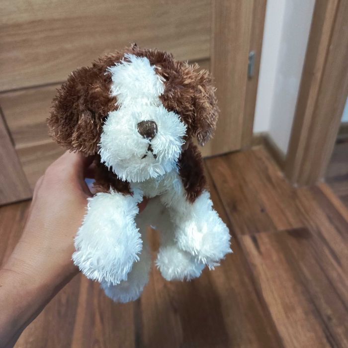 Śliczny piesek maskotka pluszak przytulanka