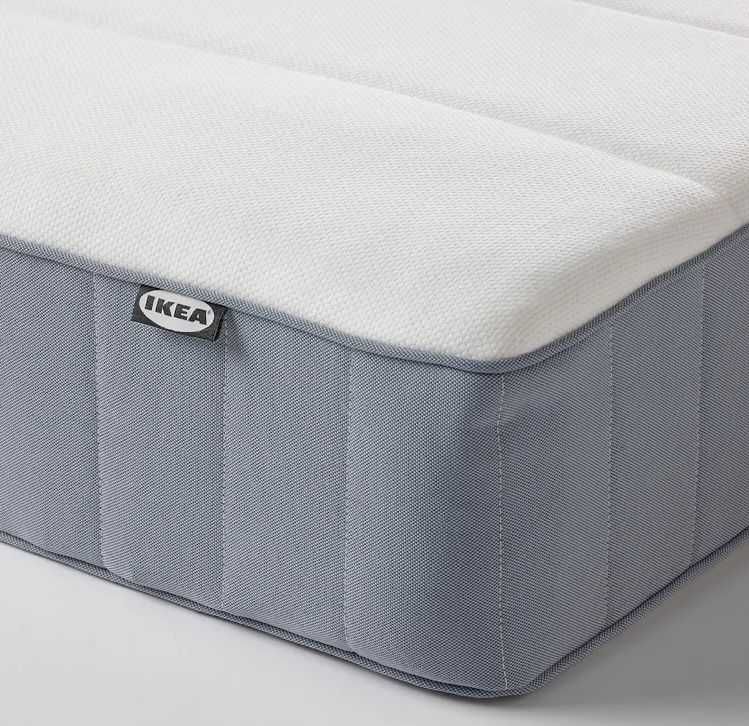 Cama / Estrado e colchão do IKEA
