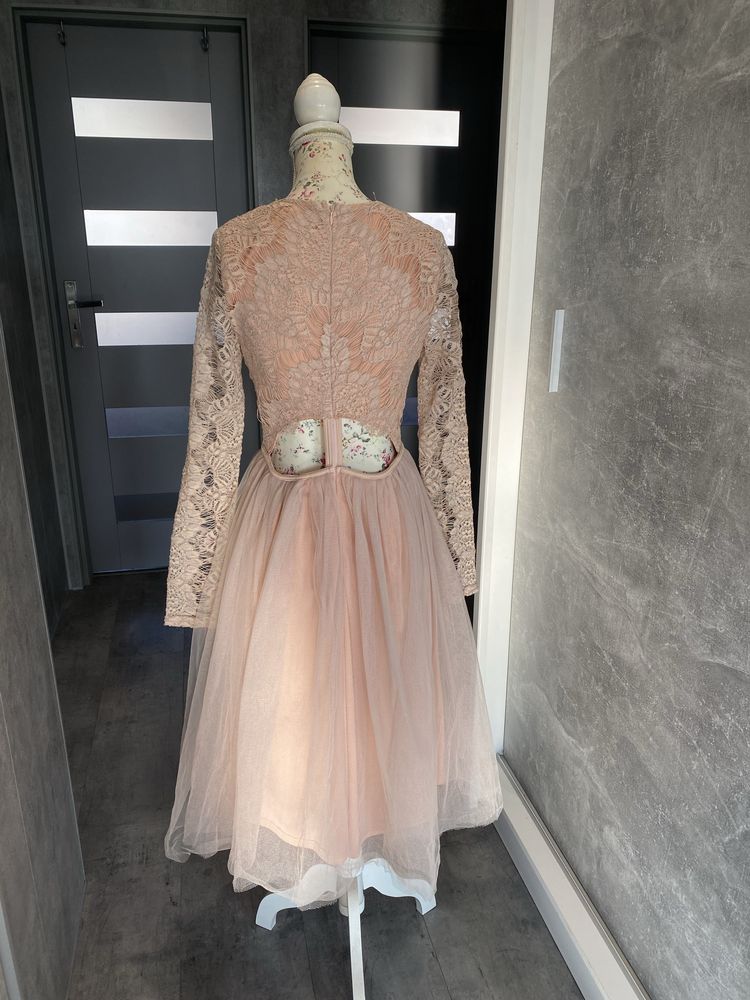 Tiulowa sukienka z długim rękawem M 38 Rare London Asos