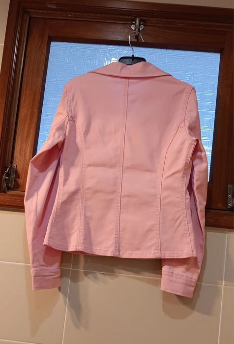 Blazer de senhora, cor de rosa, tamanho S,  em muito bom estado.