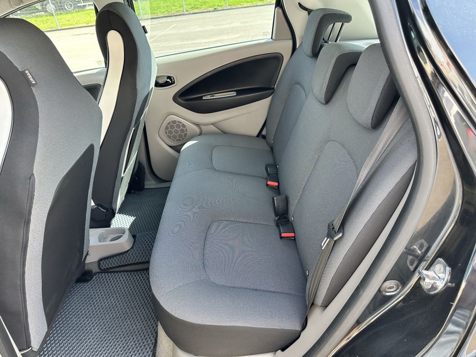 Renault Zoe 2015 рік електромобіль