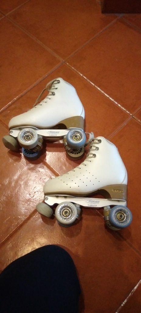 Vendo patins para competição