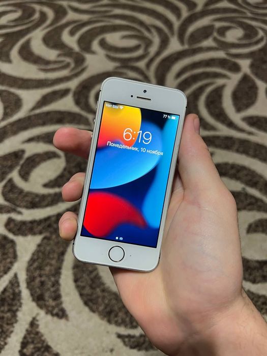 Айфон.         .