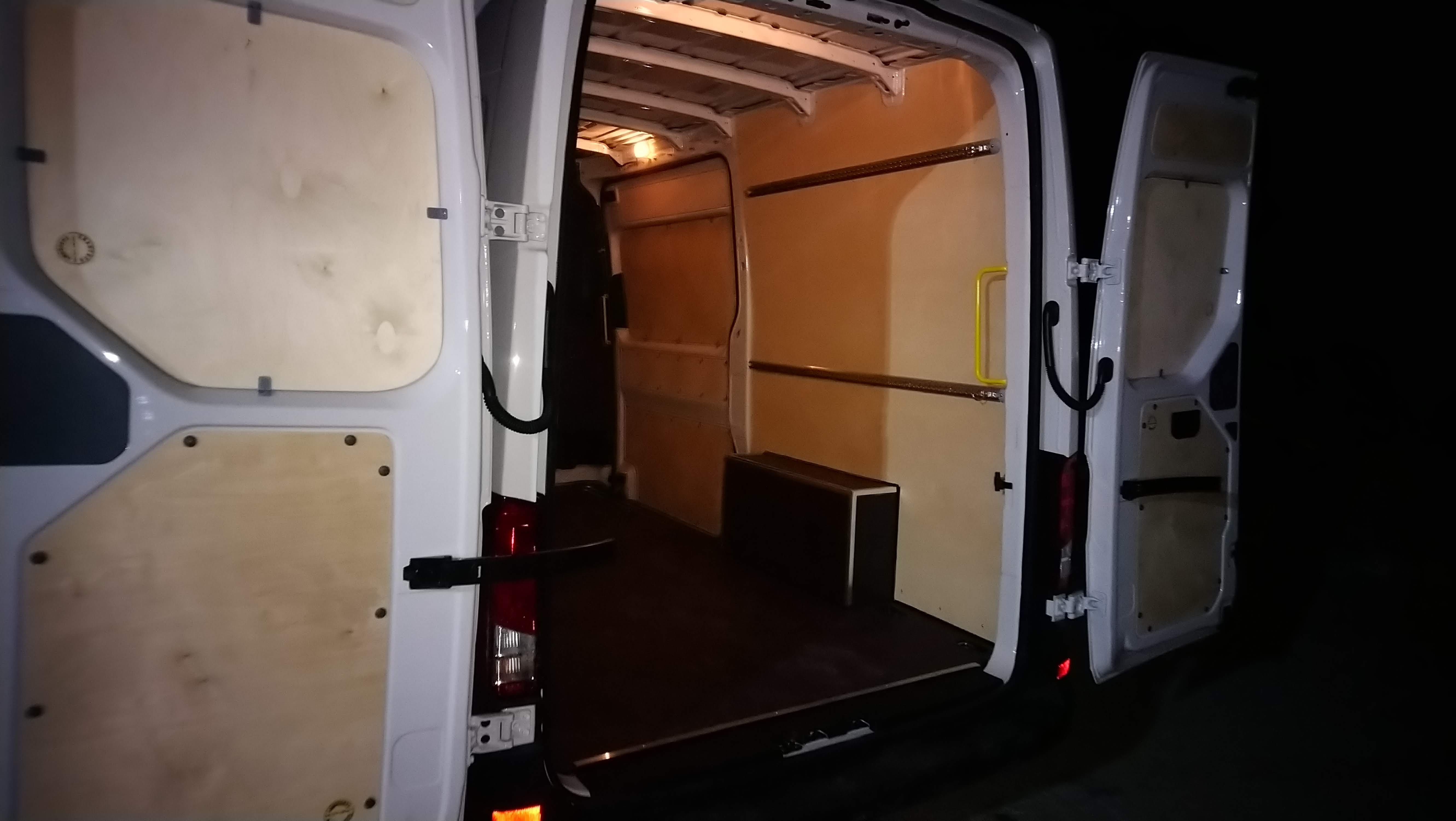 Zabudowa Samochodu Dostawczego Volkswagen Crafter L3H2 KNAUTECH