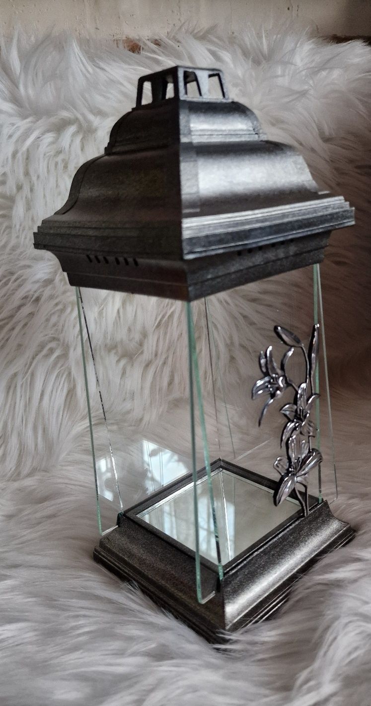 Srebrny Znicz szklany Verona 32 cm srebrny kwiat
Znicz bez wkładu LED.